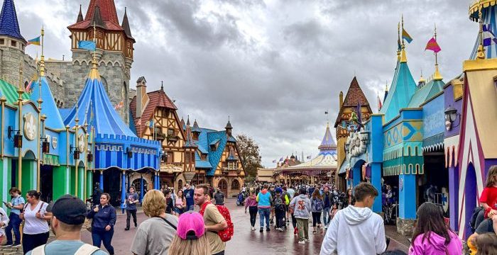 2024-wdw-bad-weather-overcast-cloudy-storms-atmo-mk-magic-kingdom-fantasyland-700x525.jpg