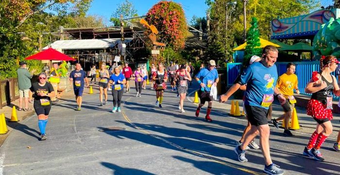 2022-wdw-disney-world-atmosphere-animal-kingdom-dinoland-usa-rundisney-marathon-weekend-runners-700x409.jpg