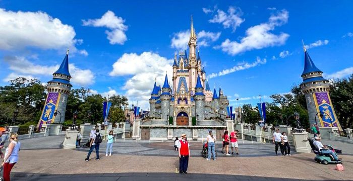 2023-WDW-Magic-Kingdom-Cinderella-Castle-Crowds-Atmo-1-700x525.jpg