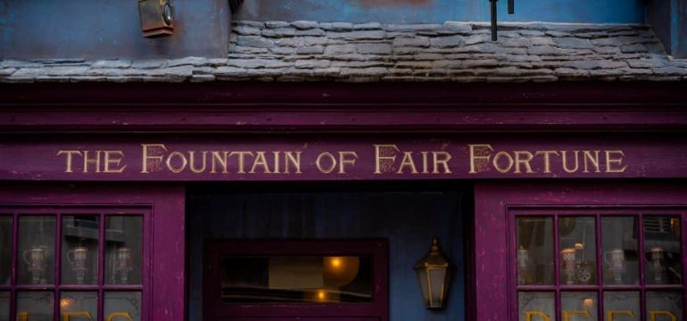 The-Fountain-of-Fair-Fortune-in-Diagon-Alley-1024x683.jpg