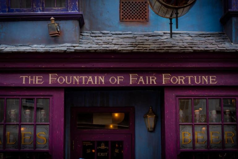 The-Fountain-of-Fair-Fortune-in-Diagon-Alley-1024x683.jpg