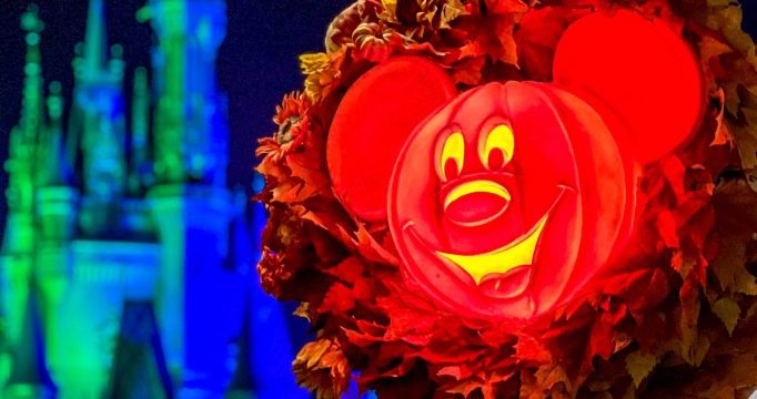 2023-wdw-mk-mickeys-not-so-scary-halloween-party-mnsshp-atmo-stock-mickey-wreath-3-682x600.jpg