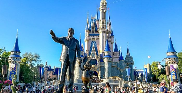 2024-wdw-Magic-Kingdom-Cinderella-Castle-partners-statue-hub-atmo1-700x525.jpg