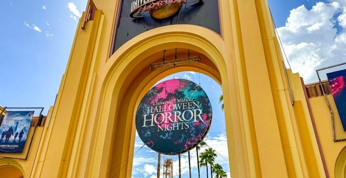 2024-uo-universal-orlando-halloween-horror-nights-entrance-decor-700x525.jpg