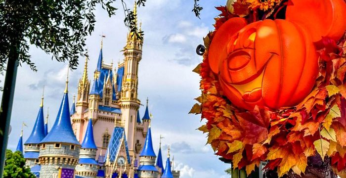 2024-wdw-mk-halloween-decor-mickey-pumpkin-wreaths-cinderella-castle-2-700x525.jpg