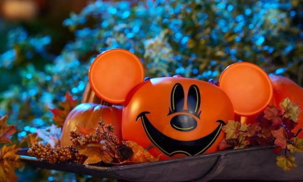 2024-Disney-store-mickey-mouse-jack-o-lantern-treat-bucket-600x600.jpg