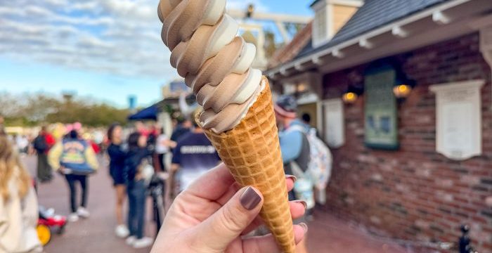 wdw-2024-epcot-fife-and-drum-tavern-review-soft-serve-ice-cream-waffle-cone-700x525.jpg