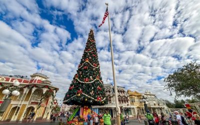 2024-WDW-magic-kingdom-main-street-usa-holiday-christmas-decorations-atmo-4-700x525.jpg